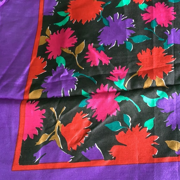 Vintage purple floral 100% silk hand rolled scarf - Picture 4 of 9